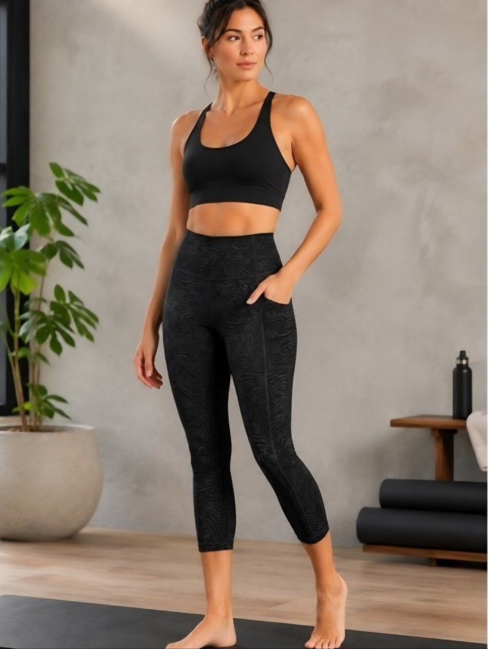 Athleta Ultimate Stash Pocket Embossed Capri Women's Small S Black Grey Athletic - Picture 6 of 12